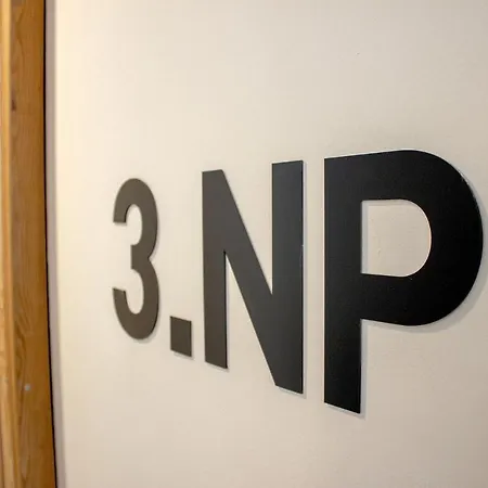 Apartmán Enjoy - Atraktivní Slunný Klimatizovaný 14 V Centru Harrachova Se Saunou, Wallboxem Ev, Herní Konzolí, Počítačem S Win 10, Netflix A Jedinečným Výhledem Na čertovu Horu Se Skokanskými Můstky *