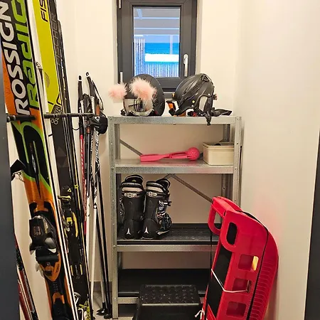 Apartmán Enjoy - Atraktivní Slunný Klimatizovaný 14 V Centru Harrachova Se Saunou, Wallboxem Ev, Herní Konzolí, Počítačem S Win 10, Netflix A Jedinečným Výhledem Na čertovu Horu Se Skokanskými Můstky