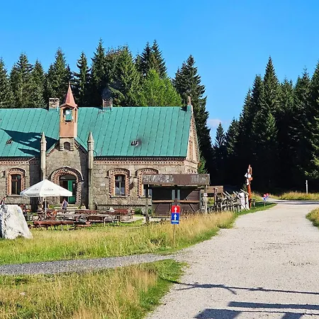 Appartamento Enjoyharrachov - Atraktivní Slunný Klimatizovaný 14 V Centru Se Saunou, Parkováním, Wifi-wlan, Sat, Herní Konzolí, Pc S Win 10, Netflix Zdarma A Možností Dobíjení Auta S Výhledem Na čertovu Horu Se Skokanskými Můstky Jen 150m Od Lanovky Harrachov