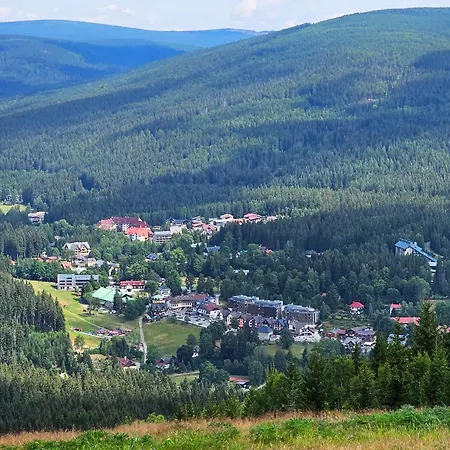 Appartamento Enjoyharrachov - Atraktivní Slunný Klimatizovaný 14 V Centru Se Saunou, Parkováním, Wifi-wlan, Sat, Herní Konzolí, Pc S Win 10, Netflix Zdarma A Možností Dobíjení Auta S Výhledem Na čertovu Horu Se Skokanskými Můstky Jen 150m Od Lanovky *