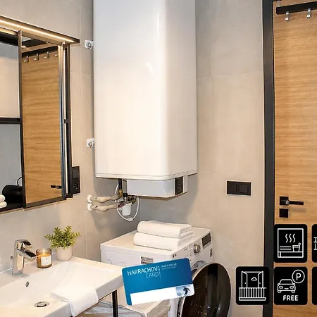 Enjoyharrachov - Atraktivni Slunny Klimatizovany 14 V Centru Se Saunou, Parkovanim, Wifi-wlan, Sat, Herni Konzoli, Pc S Win 10, Netflix Zdarma A Moznosti Dobijeni Auta S Vyhledem Na Certovu Horu Se Skokanskymi Mustky Jen 150m Od Lanovky 公寓 *