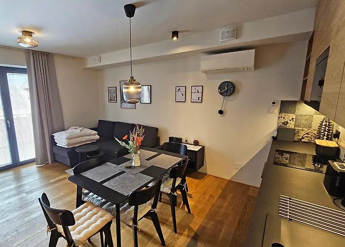 Enjoyharrachov - Atraktivni Slunny Klimatizovany 14 V Centru Se Saunou, Parkovanim, Wifi-wlan, Sat, Herni Konzoli, Pc S Win 10, Netflix Zdarma A Moznosti Dobijeni Auta S Vyhledem Na Certovu Horu Se Skokanskymi Mustky Jen 150m Od Lanovky 아파트